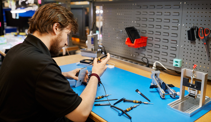 Apple Repair Services: Fixing iPhones, iPads & Macs with Care