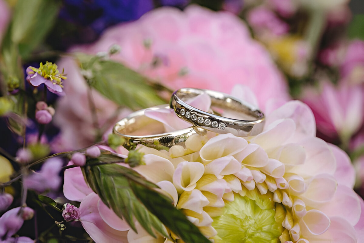 diamond wedding bands for women